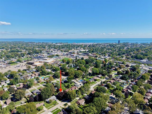 21819 Edgewood Street, St. Clair Shores, MI 48080