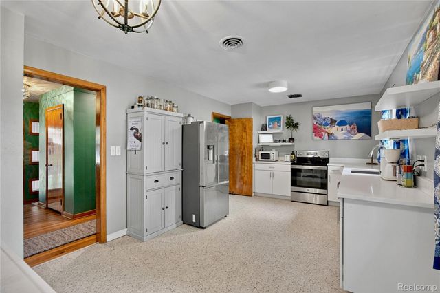 21819 Edgewood Street, St. Clair Shores, MI 48080