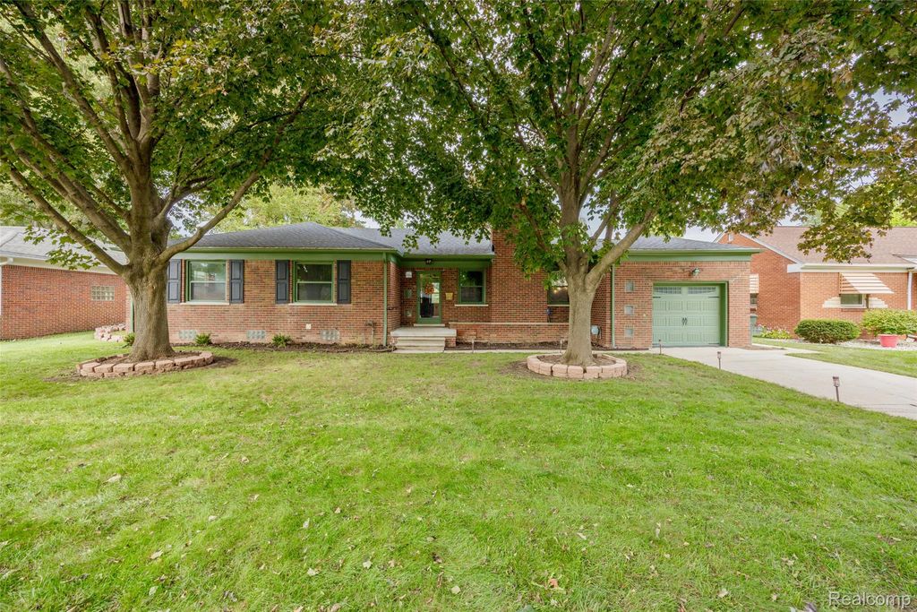 21819 Edgewood Street, St. Clair Shores, MI 48080