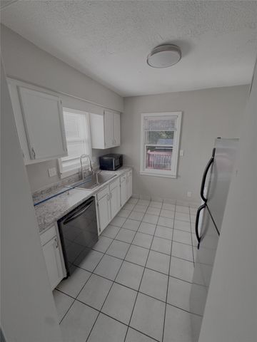619 Palmer Place, Des Moines, IA 50315