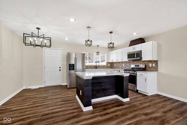 5625 Gateway Drive, Indianapolis, IN 46254