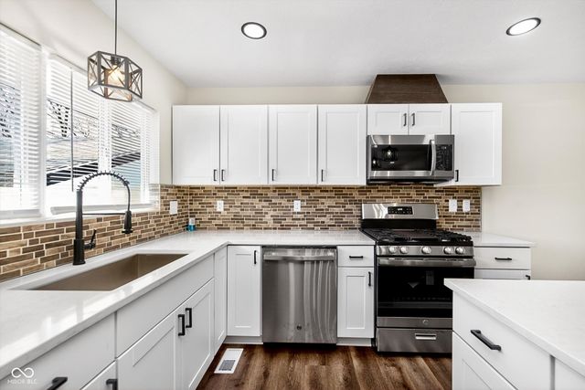 5625 Gateway Drive, Indianapolis, IN 46254