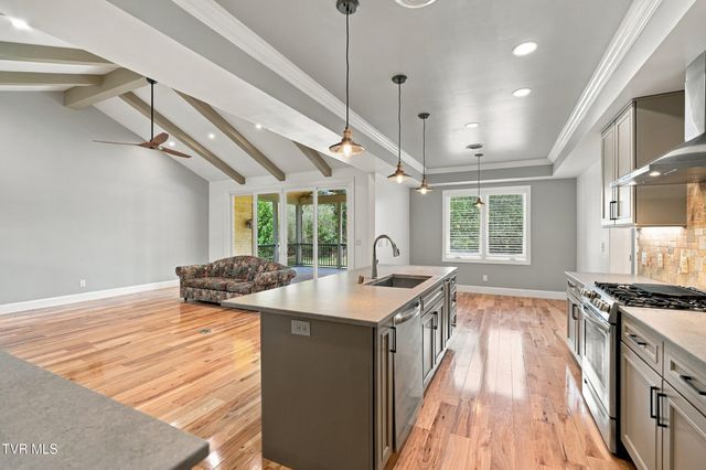 121 Carriage Lane, Blountville, TN 37617