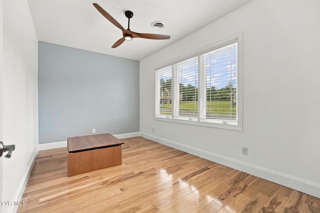 121 Carriage Lane, Blountville, TN 37617