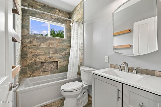 121 Carriage Lane, Blountville, TN 37617