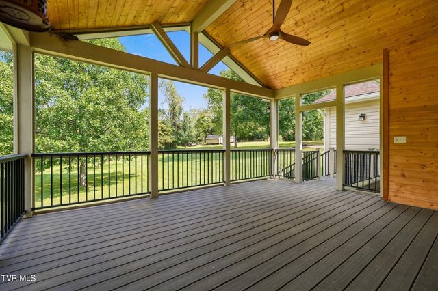 121 Carriage Lane, Blountville, TN 37617
