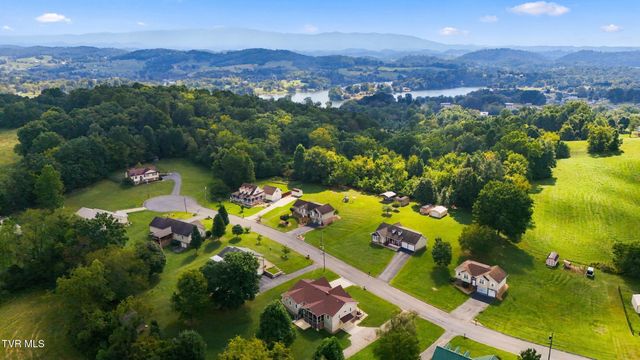121 Carriage Lane, Blountville, TN 37617
