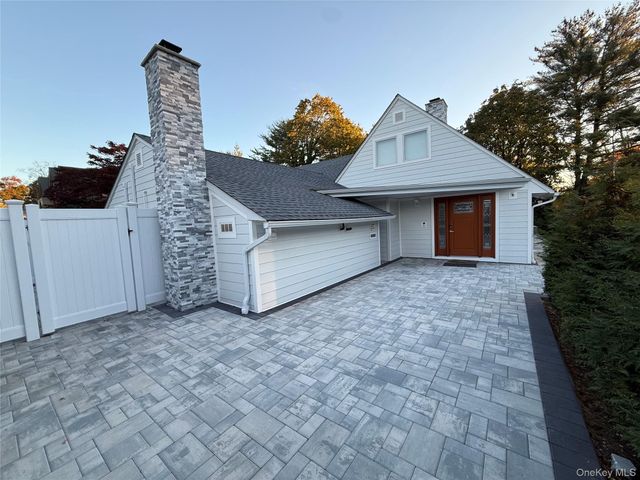 1 Strawberry Lane, Roslyn Heights, NY 11577