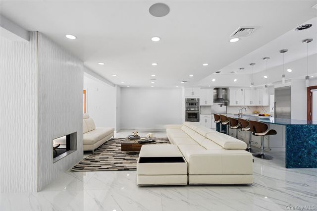 1 Strawberry Lane, Roslyn Heights, NY 11577