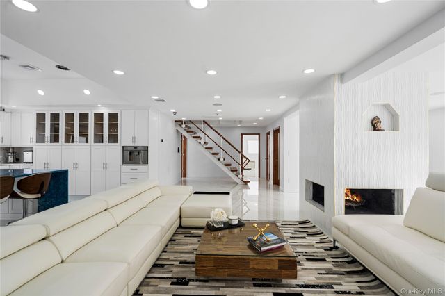 1 Strawberry Lane, Roslyn Heights, NY 11577