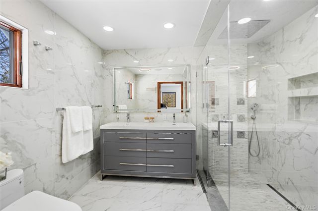 1 Strawberry Lane, Roslyn Heights, NY 11577