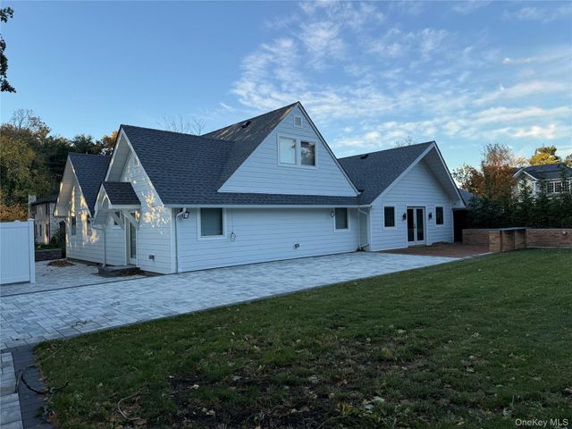 1 Strawberry Lane, Roslyn Heights, NY 11577