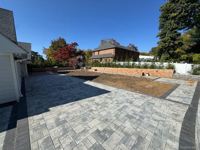 1 Strawberry Lane, Roslyn Heights, NY 11577