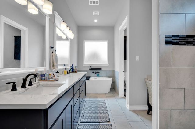 1141 Hayfield Drive, Midlothian, TX 76065