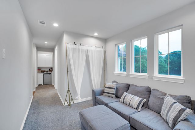 1141 Hayfield Drive, Midlothian, TX 76065