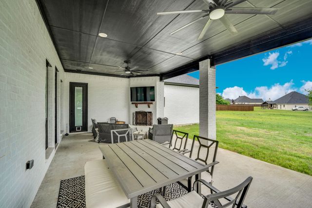 1141 Hayfield Drive, Midlothian, TX 76065