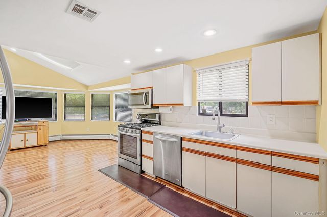 41 Apple Tree Drive, Hauppauge, NY 11788