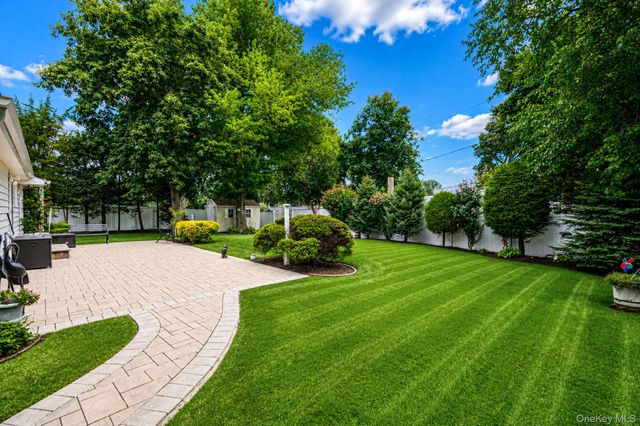 41 Apple Tree Drive, Hauppauge, NY 11788