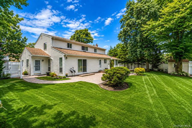 41 Apple Tree Drive, Hauppauge, NY 11788