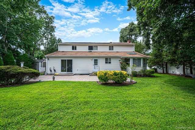 41 Apple Tree Drive, Hauppauge, NY 11788