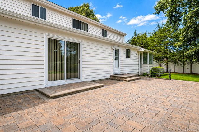 41 Apple Tree Drive, Hauppauge, NY 11788