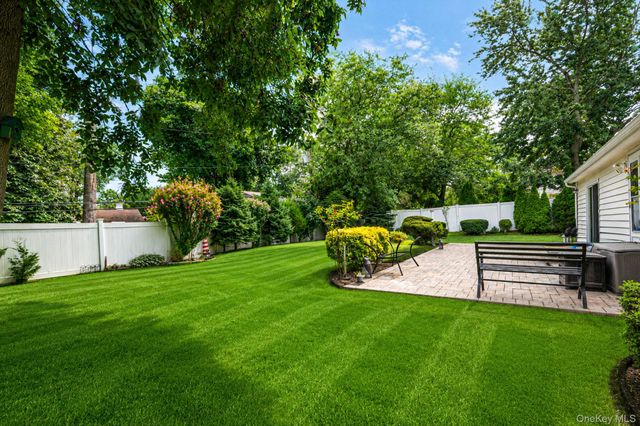 41 Apple Tree Drive, Hauppauge, NY 11788
