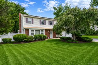 41 Apple Tree Drive, Hauppauge, NY 11788