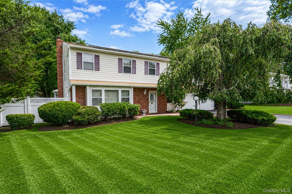 41 Apple Tree Drive, Hauppauge, NY 11788