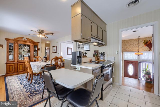 509 OAK GROVE DR, Lancaster, PA 17601