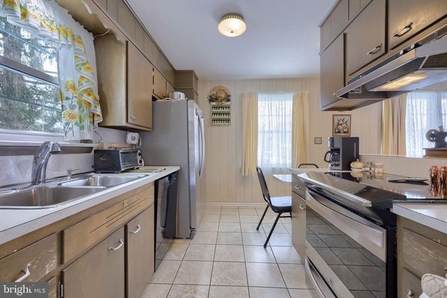 509 OAK GROVE DR, Lancaster, PA 17601