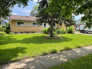 1087 Leahy Circle E, Des Plaines, IL 60016