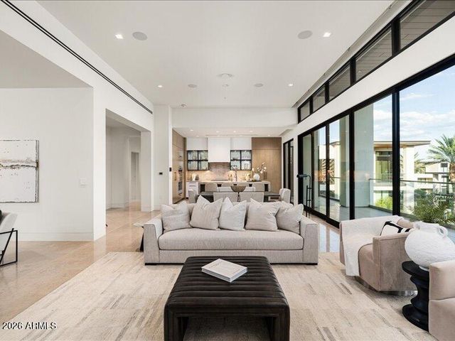 6587 N PALMERAIE Boulevard 3004, Paradise Valley, AZ 85253