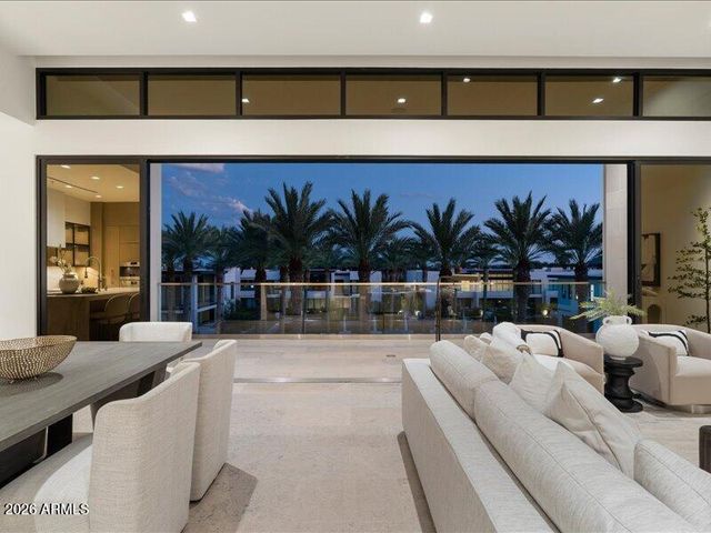 6587 N PALMERAIE Boulevard 3004, Paradise Valley, AZ 85253
