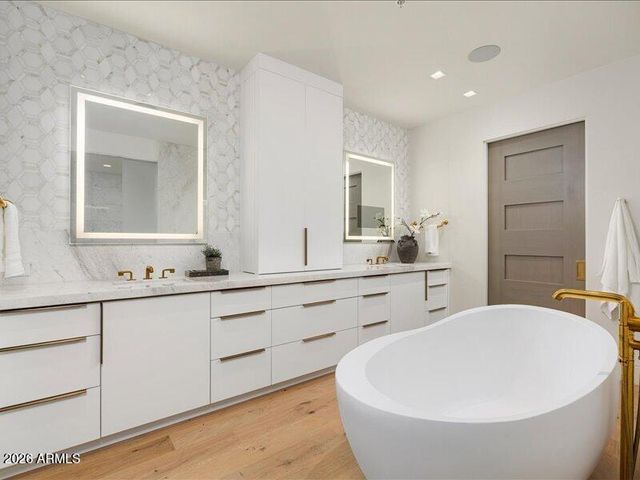 6587 N PALMERAIE Boulevard 3004, Paradise Valley, AZ 85253