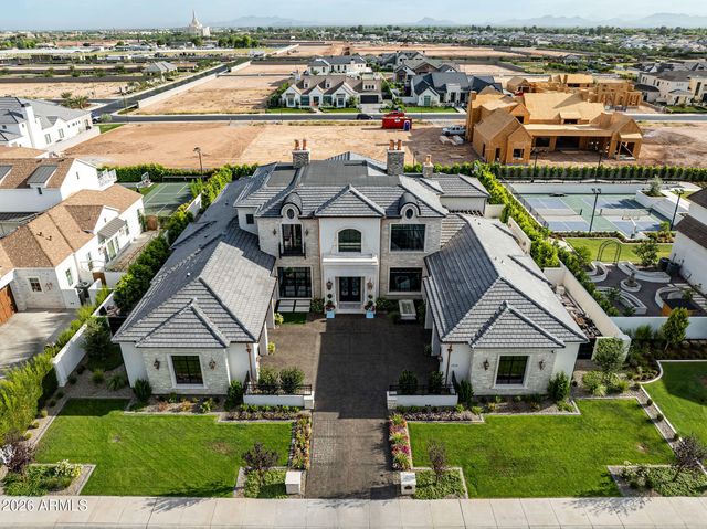 2523 E BLUE SAGE Road 106, Gilbert, AZ 85297