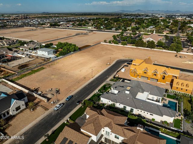 2523 E BLUE SAGE Road 106, Gilbert, AZ 85297