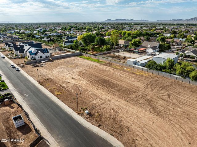 2523 E BLUE SAGE Road 106, Gilbert, AZ 85297