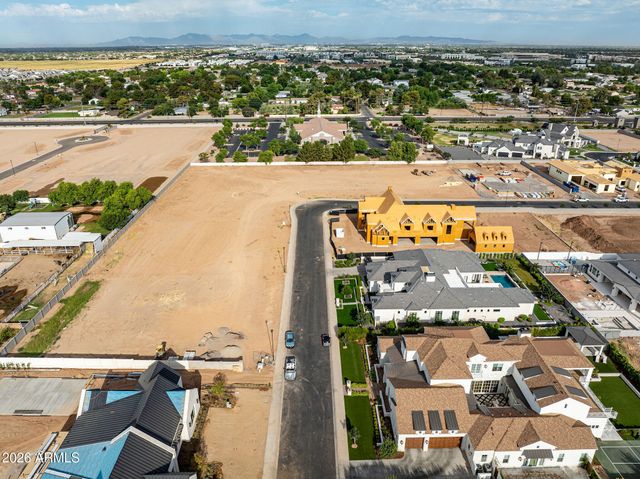 2523 E BLUE SAGE Road 106, Gilbert, AZ 85297