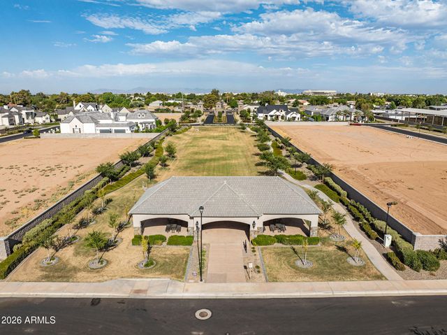 2523 E BLUE SAGE Road 106, Gilbert, AZ 85297