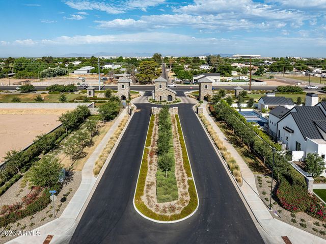 2523 E BLUE SAGE Road 106, Gilbert, AZ 85297