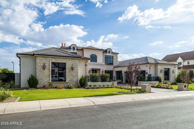 2523 E BLUE SAGE Road 106, Gilbert, AZ 85297