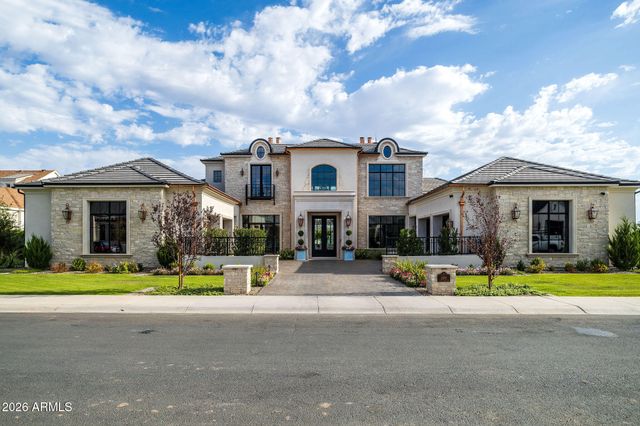 2523 E BLUE SAGE Road 106, Gilbert, AZ 85297