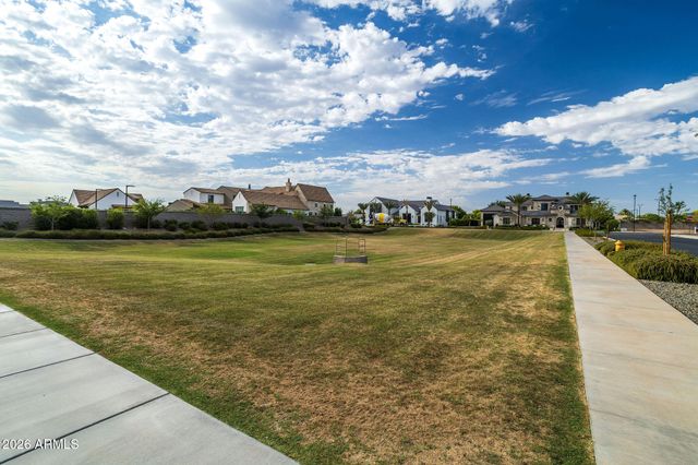 2523 E BLUE SAGE Road 106, Gilbert, AZ 85297