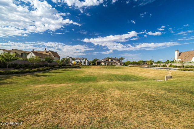 2523 E BLUE SAGE Road 106, Gilbert, AZ 85297