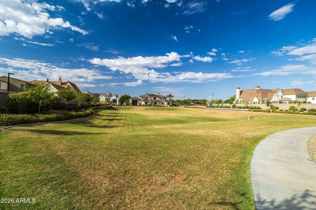 2523 E BLUE SAGE Road 106, Gilbert, AZ 85297