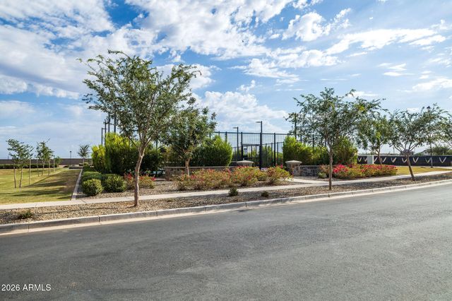 2523 E BLUE SAGE Road 106, Gilbert, AZ 85297