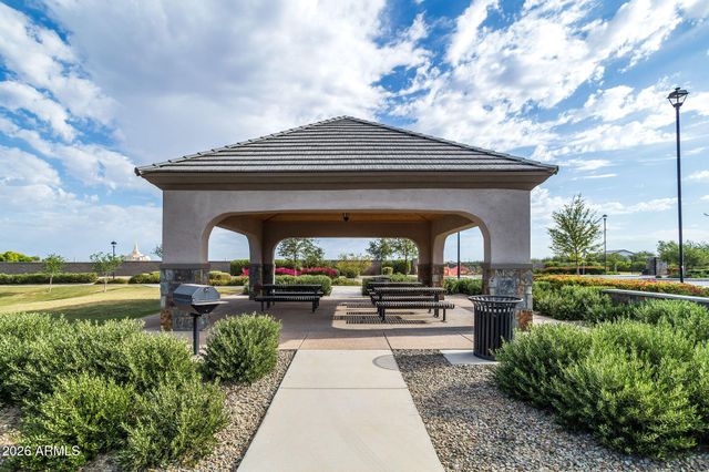 2523 E BLUE SAGE Road 106, Gilbert, AZ 85297