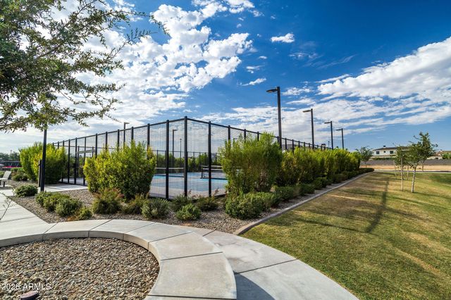 2523 E BLUE SAGE Road 106, Gilbert, AZ 85297