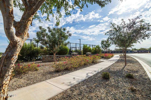 2523 E BLUE SAGE Road 106, Gilbert, AZ 85297