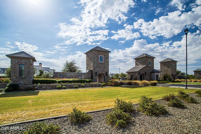 2523 E BLUE SAGE Road 106, Gilbert, AZ 85297